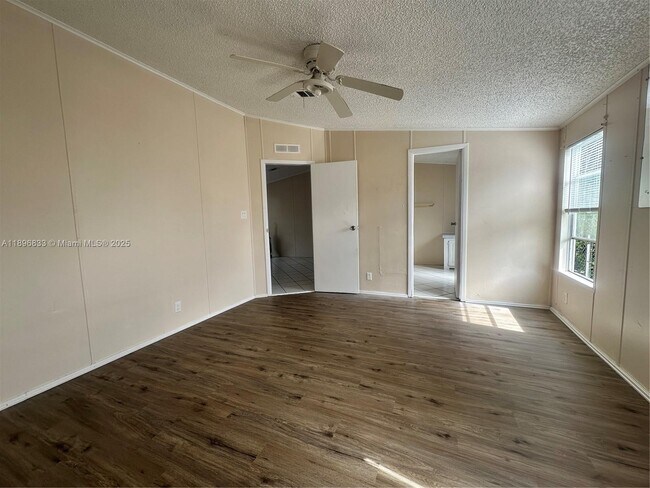 Foto del edificio - 22844 Tradewind Rd