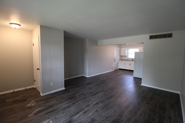 Building Photo - 4520 Yale Dr