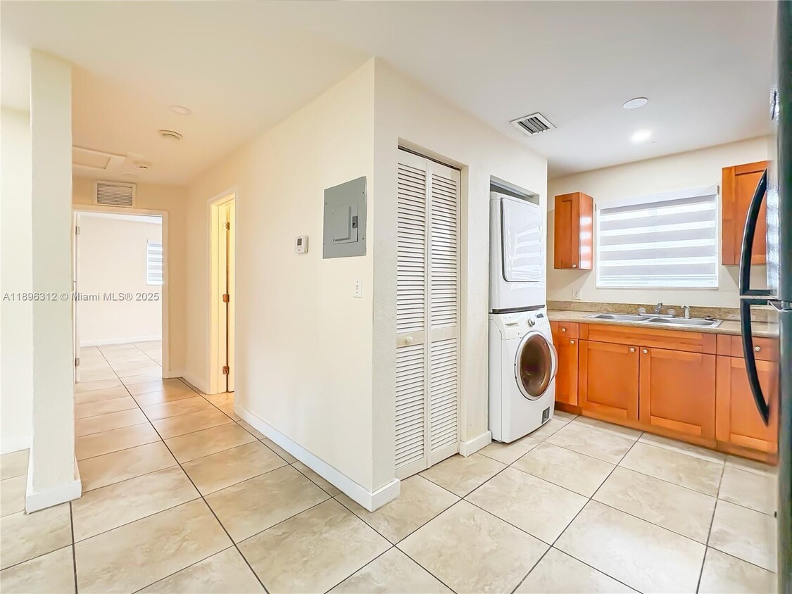 Foto principal - 1202 NW 61st St