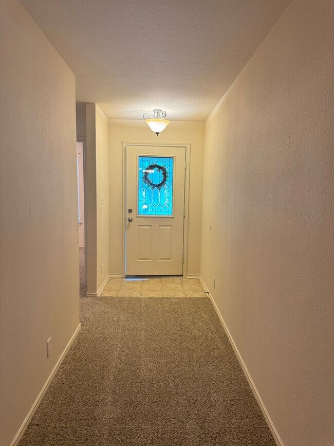 Foto del edificio - Welcome home to 10115 Red Iron Creek!