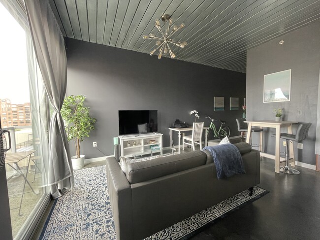 Building Photo - 620 Glen Iris Dr NE