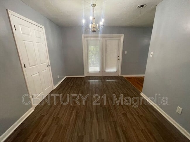 Building Photo - 1414 Springview Dr