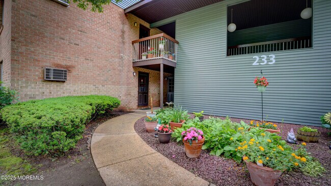 Foto del edificio - 233 Medford Ct