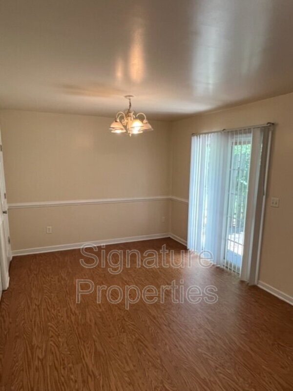 Foto del edificio - 555 Fairfax Ave