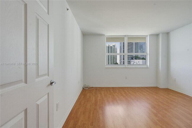 Foto del edificio - 1155 Brickell Bay Dr