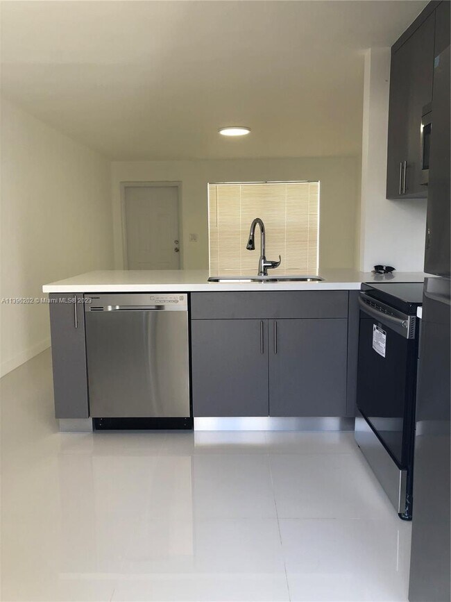Foto del edificio - 520 SW 11th St