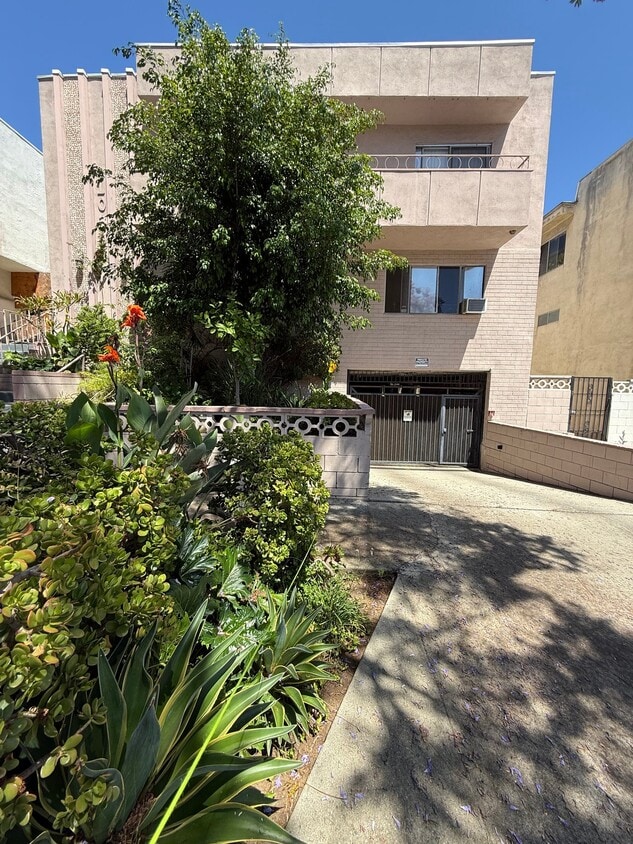 Photo - 1030 N Edinburgh Ave (West Hollywood, CA)