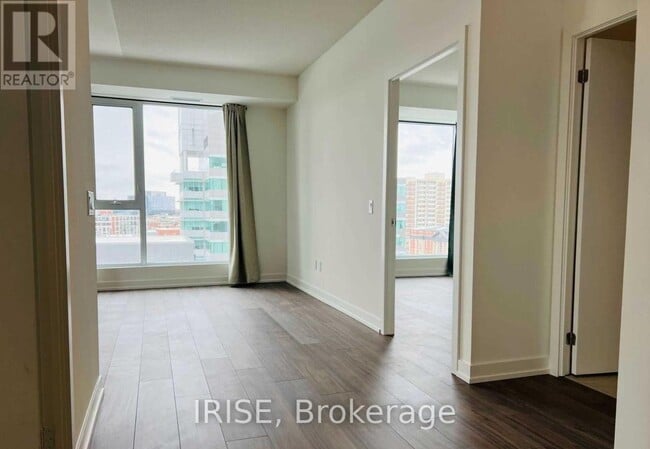 Photo du bâtiment - 55 Duke St W