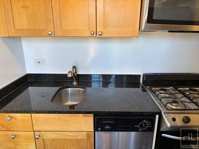 Building Photo - Christopher Street