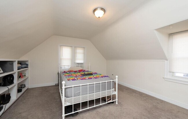 Foto del edificio - 562 Leverington Ave