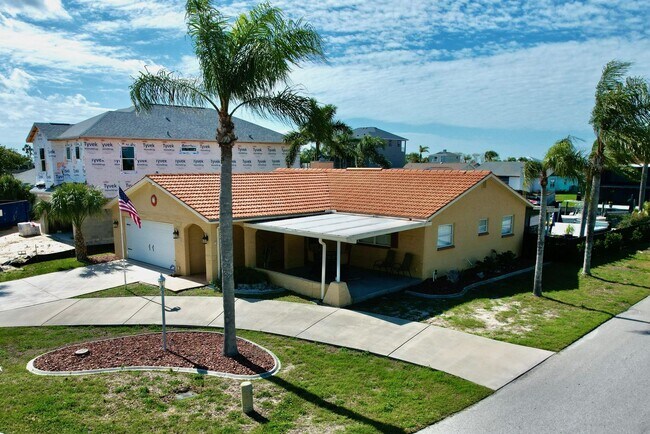 Foto del edificio - Waterfront Home Located On The Gulf 3/2 Pl...