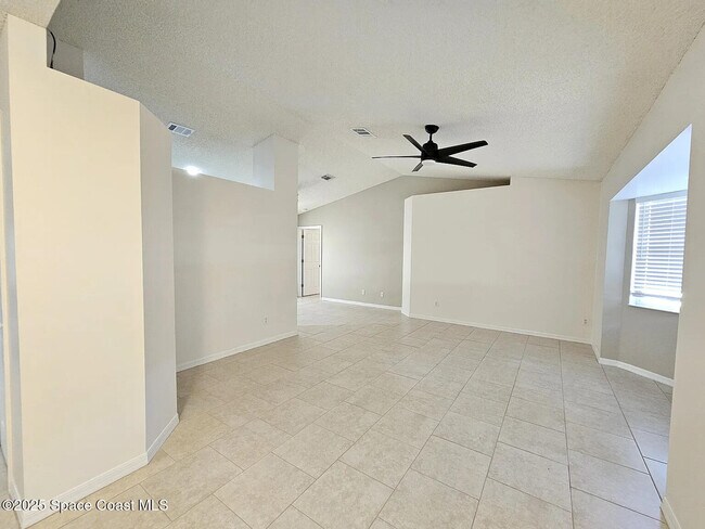 Building Photo - 4343 Blue Lake Dr