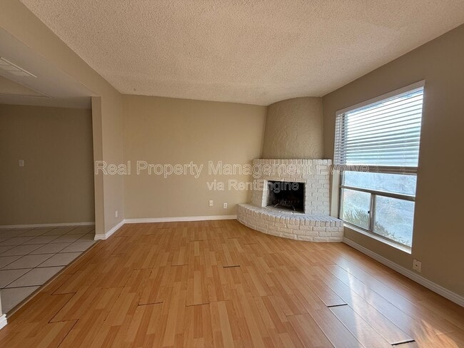 Foto del edificio - 8010 E Oak St