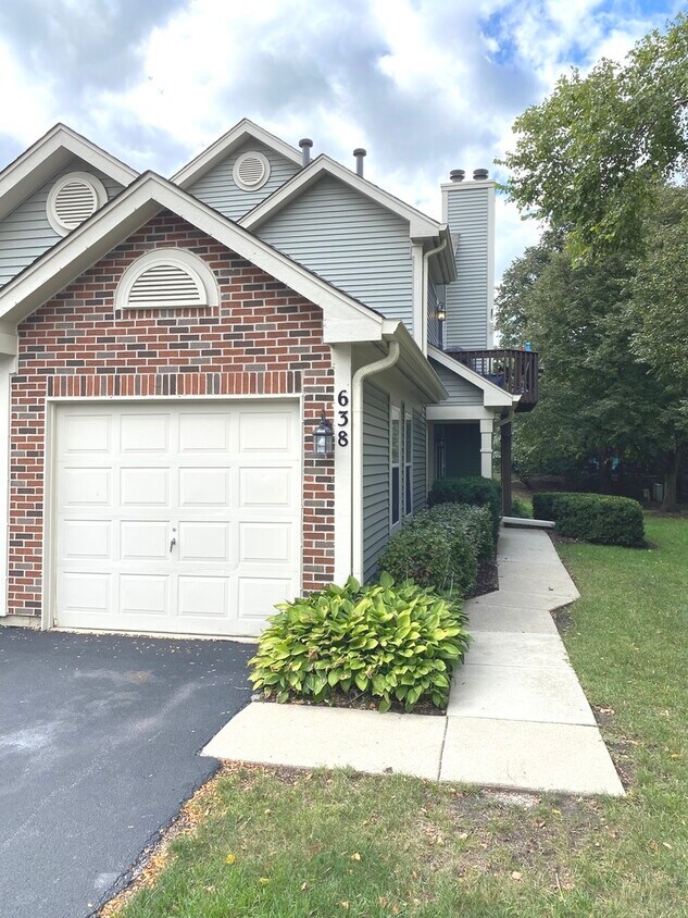 638 Cobblestone Ct, Elgin, IL 60120 Townhouse for Rent in Elgin, IL