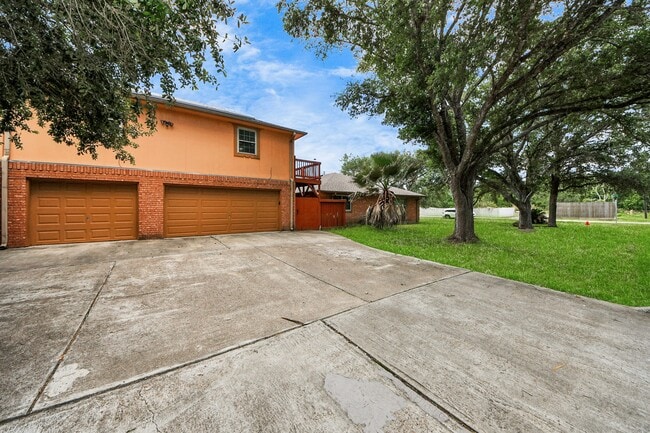 Building Photo - 118 Estate Dr