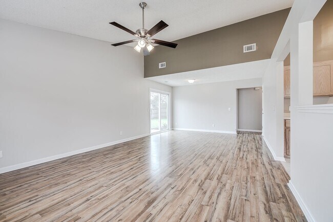 Building Photo - 118 Laurelwood Dr