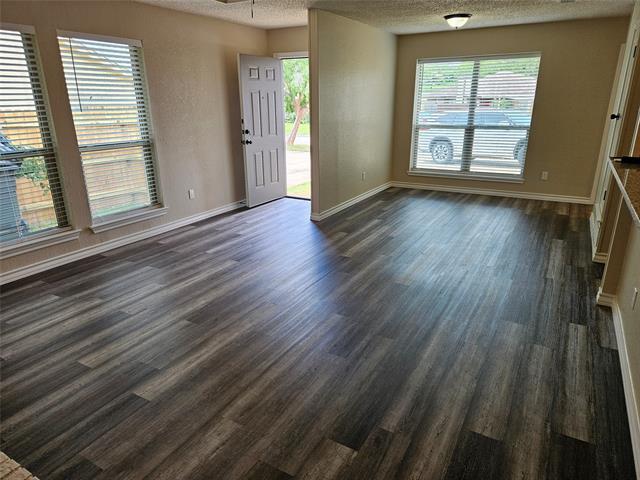 Foto del edificio - 5121 Trail Dust Ln