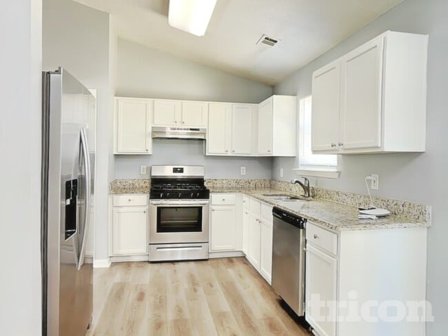 Building Photo - 245 Longview Dr