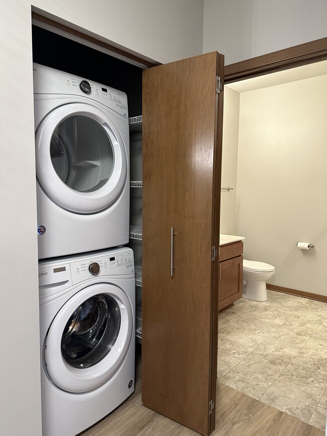 Howard Commons 2.2 Standard, In Unit Washer and Dryer - Howard Commons and Howard Lofts
