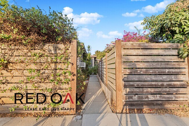 Foto del edificio - Lovely, Quiet Garden Cottage Style One Bed...