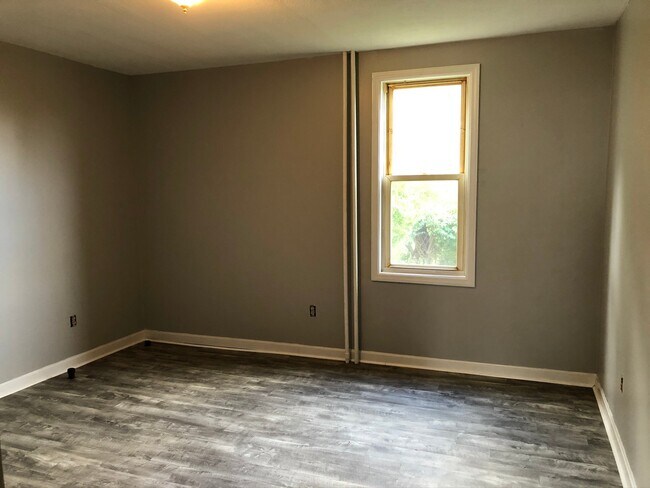 Foto del edificio - Carnegie - 2 BR First Floor Apartment, Lam...