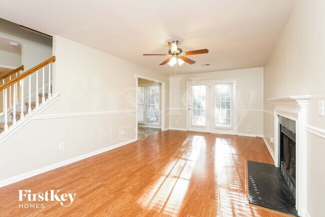 Building Photo - 3121 Southhampton Dr