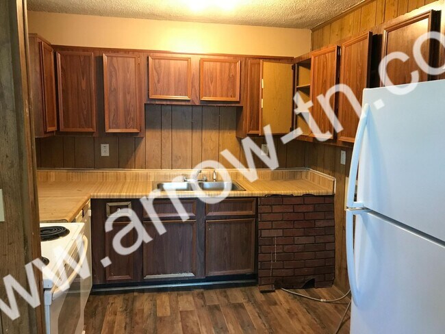Building Photo - 206 Raymond St