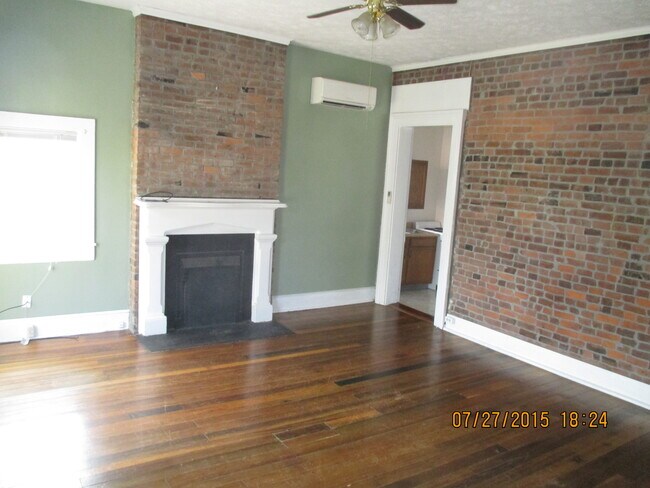 Living area - 365 S Upper St