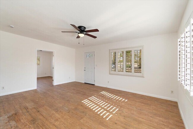 Foto del edificio - 4270 Woodward