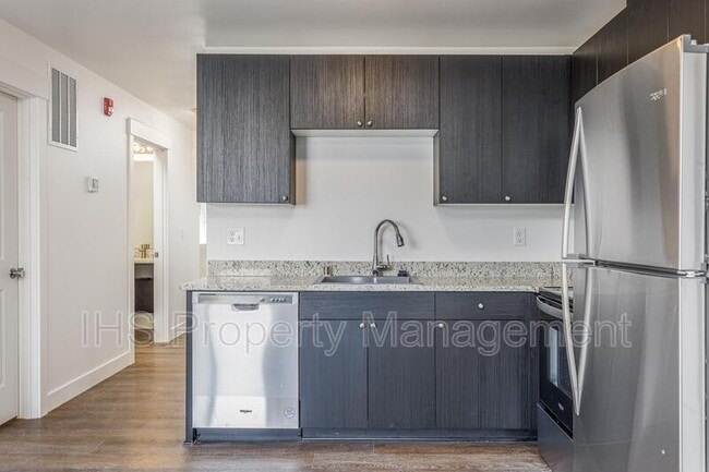 Building Photo - 485 S 38th Ave