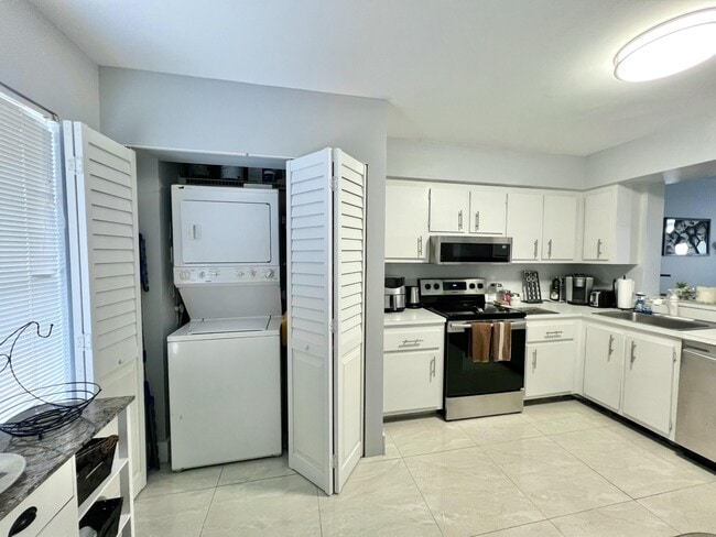 Foto del edificio - 4570 NW 18th Ave