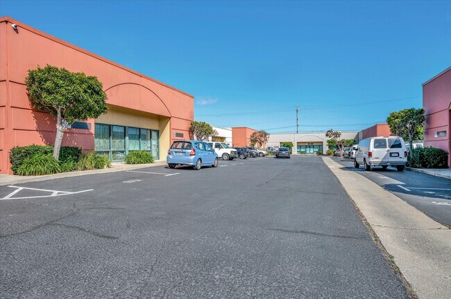Building Photo - 1555 Yosemite Ave