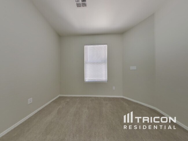 Foto del edificio - 13712 W Solano Dr