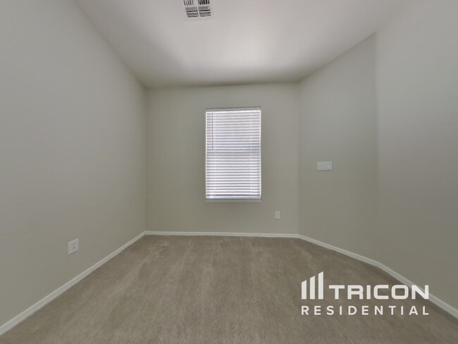 Building Photo - 13712 W Solano Drive Litchfield Park AZ