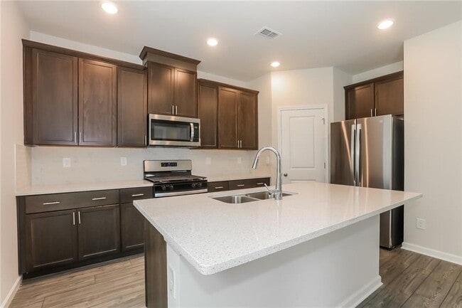 Building Photo - 282 Timberland Ave