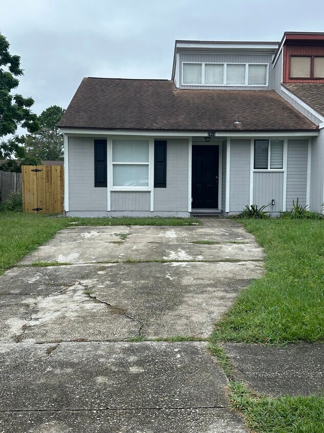 Primary Photo - 2410 Seabury Pl N