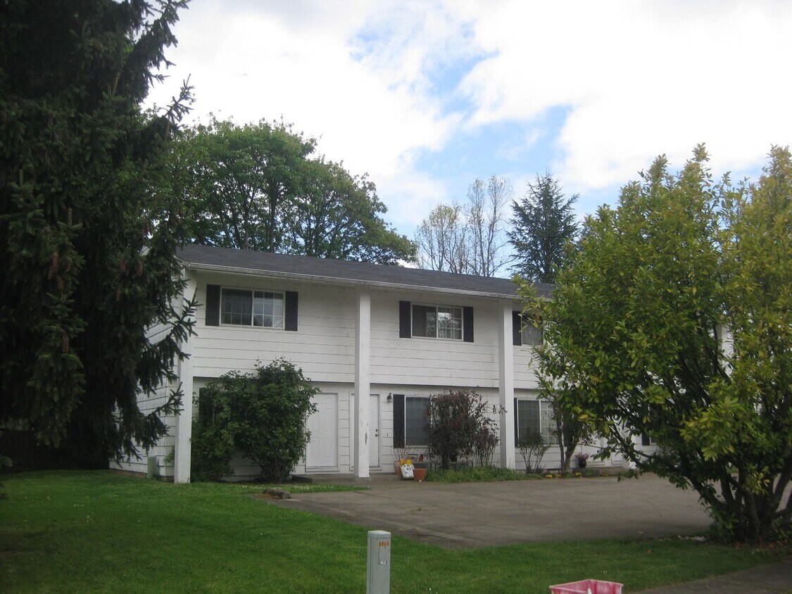 Foto principal - 2-Bedroom Townhouse in South Corvallis!