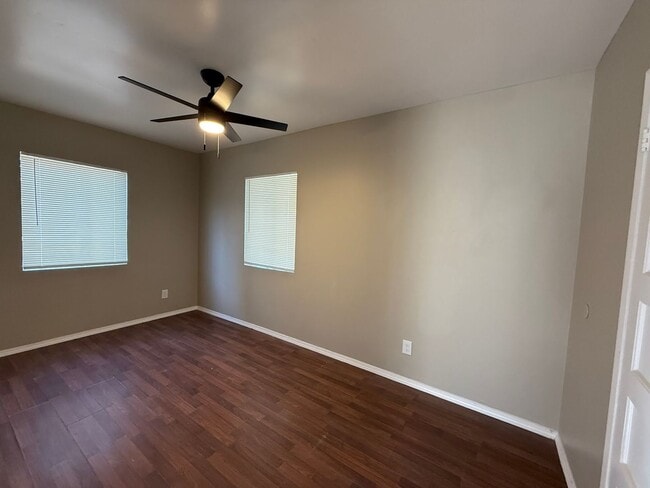 Foto del edificio - Fresh Paint!