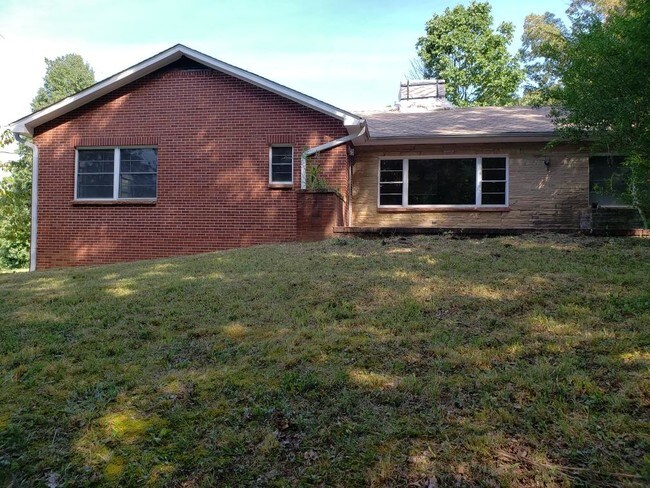 Building Photo - 6201 Lonas Dr
