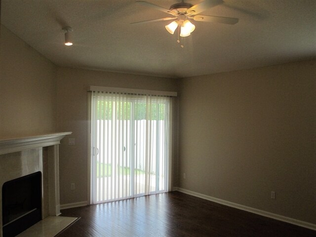 Foto del edificio - 979 Otter Creek Drive