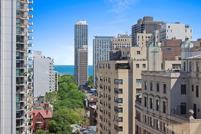 Building Photo - 1300 N Astor St