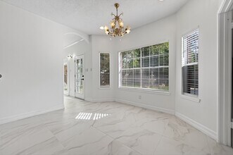 Building Photo - 2431 Parkwood Ln