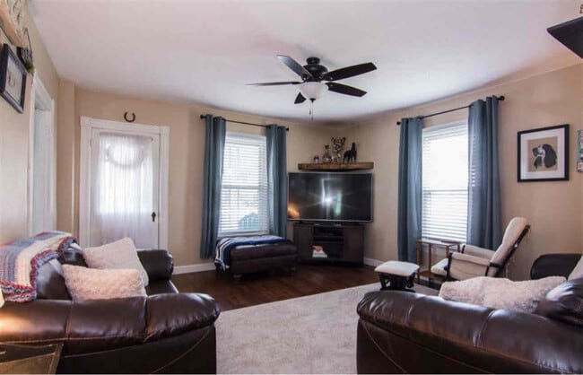 Foto del edificio - 233 N Main St