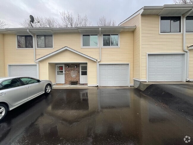 Building Photo - 1660 City View Dr