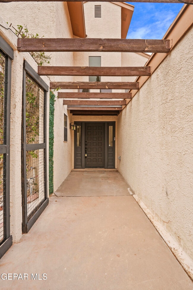 Building Photo - 1805 Gurss Pl