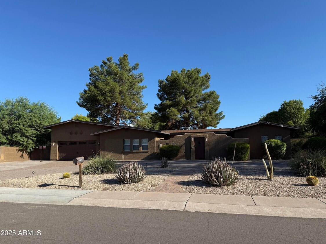 Foto principal - 5212 E Cactus Rd