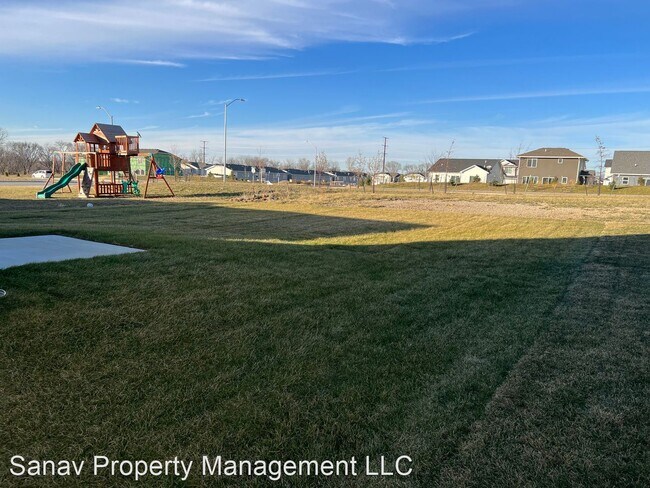 Building Photo - 4 br, 3.5 bath House - 15235 Deerview Drive