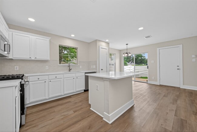 Building Photo - 21090 Alden's Oak