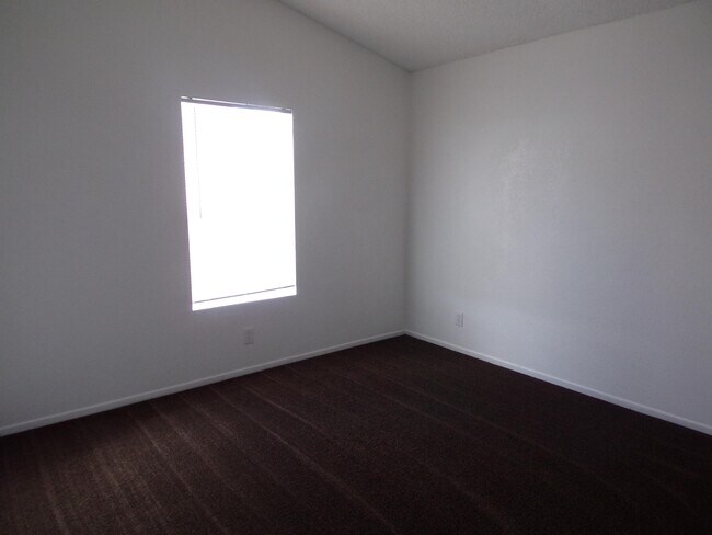 Foto del edificio - 21782 Wisteria St