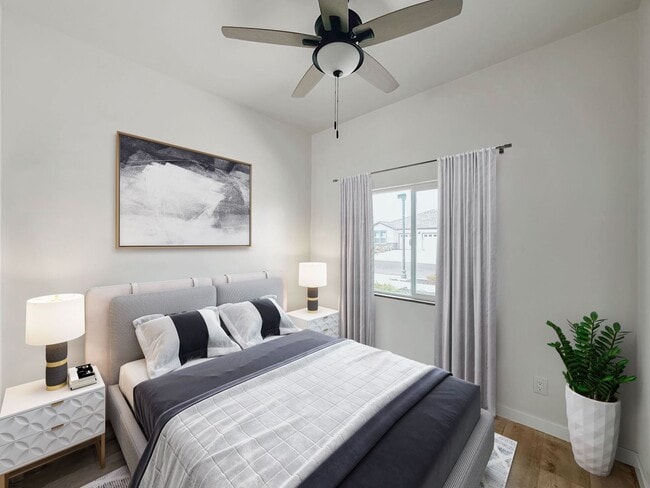 Foto del edificio - Luxury 2 Bed / 2 Bath in Winters! 1.1 Mile...
